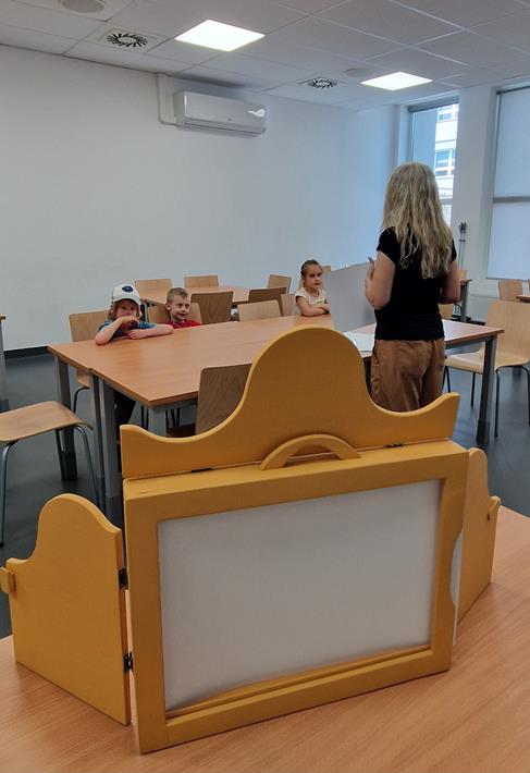 Magiczne drzewo Kamishibai: Tworzymy historie w małym teatrze! 